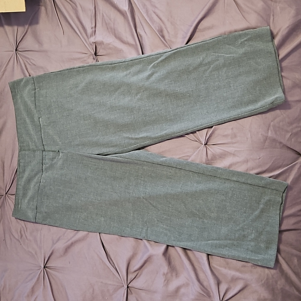 Gray Capri dress slacks. Size 7. Smoke free home.